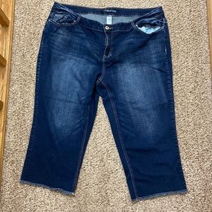 Maurices denim capris. Size 24.